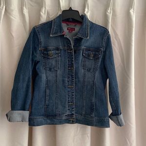 Denim Jacket in excellent condition with 2 internal pockets